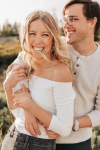 Fun-relaxed-engagement-session-at-the-Dillon-Reserservoir-in-Colorado-by-Alicia-D'Elia-Photography