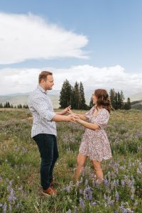 Summer-engagement-session-in-Beaver-Creek-Colorado-by-Alicia-D'Elia-Photography