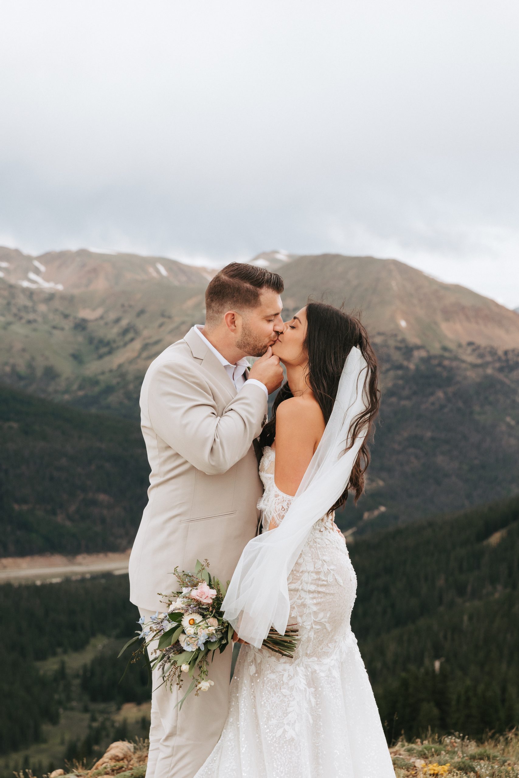 Breckenridge, Colorado elopement by Alicia D'Elia Photography.