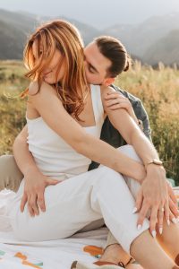 Summer-engagement-photo-session-at-Rocky-Mountain-National-Park-Colorado-by-Alicia-D'Elia