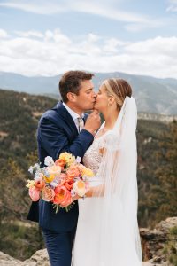 Summer-wedding-at-North-Star-Gatherings-Colorado-by-Alicia-D'Elia-Photography