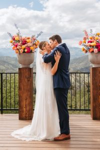 Summer-wedding-at-North-Star-Gatherings-Colorado-by-Alicia-D'Elia-Photography