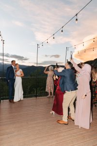 Summer-wedding-at-North-Star-Gatherings-Colorado-by-Alicia-D'Elia-Photography
