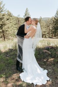 Summer-wedding-at-the-Woodlands-in-Colorado-by-Alicia-D'Elia-Photography
