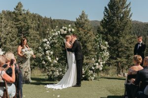 Summer-wedding-at-the-Woodlands-in-Colorado-by-Alicia-D'Elia-Photography
