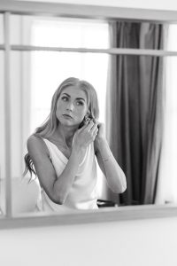 Modern-intimate-wedding-at-The-Surf-Hotel-&-Chateau-in-Buena-Vista,-Colorado-by-Alicia-D'Elia-Photography.-Colorado-wedding-photographer.