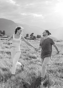 Summer-sunset-engagement-session-at-Rocky-Mountain-National-Park-Colorado-by-Alicia-D'Elia-photography.