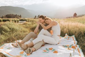 Summer-sunset-engagement-session-at-Rocky-Mountain-National-Park-Colorado-by-Alicia-D'Elia-photography.