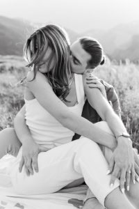Summer-sunset-engagement-session-at-Rocky-Mountain-National-Park-Colorado-by-Alicia-D'Elia-photography.
