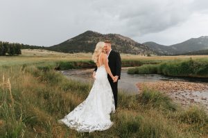 Bride-and-groom-portraits-at-Rocky-Mountain-National-Park-Colorado-by-Alicia-D'Elia-Photography