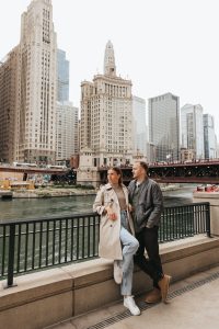 Fun-couples-session-in-downtown-Chicago-by-Alicia-D'Elia-Photography.-Chicago-engagement-photographer.