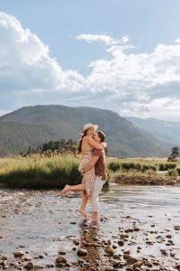 Summer-couples-session-in-Rocky-Mountain-National-Park-by-Alicia-D'Elia-Photography