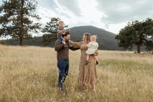 Family session in Evergreen, Colorado by Alicia D'Elia Photography.