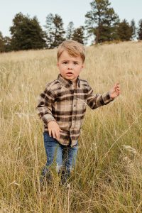 Family session in Evergreen, Colorado by Alicia D'Elia Photography.