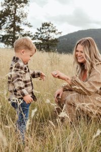 Family session in Evergreen, Colorado by Alicia D'Elia Photography.