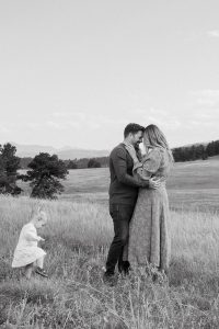 Family session in Evergreen, Colorado by Alicia D'Elia Photography.