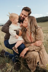Family session in Evergreen, Colorado by Alicia D'Elia Photography.
