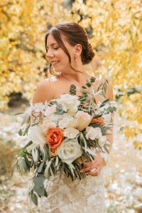 Fun, easy-going, beautiful fall wedding in Avon, Colorado by Alicia D'Elia Photography.