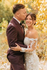 Fun, easy-going, beautiful fall wedding in Avon, Colorado by Alicia D'Elia Photography.