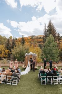 Fun, easy-going, beautiful fall wedding in Avon, Colorado by Alicia D'Elia Photography.