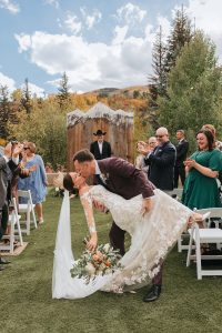 Fun, easy-going, beautiful fall wedding in Avon, Colorado by Alicia D'Elia Photography.