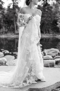 Fun, easy-going, beautiful fall wedding in Avon, Colorado by Alicia D'Elia Photography.