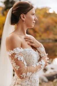 Fun, easy-going, beautiful fall wedding in Avon, Colorado by Alicia D'Elia Photography.