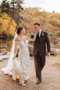Fun, easy-going, beautiful fall wedding in Avon, Colorado by Alicia D'Elia Photography.