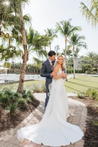 Luxury outdoor Florida wedding in Coconut Point, Florida by Alicia D'Elia Photography.