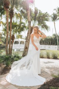 Luxury outdoor Florida wedding in Coconut Point, Florida by Alicia D'Elia Photography.