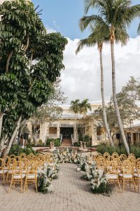 Luxury outdoor Florida wedding in Coconut Point, Florida by Alicia D'Elia Photography.