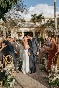 Luxury outdoor Florida wedding in Coconut Point, Florida by Alicia D'Elia Photography.