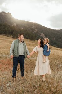 Family session at the Flatirons in Boulder Colorado by Alicia D'Elia Photography.