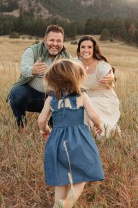 Family session at the Flatirons in Boulder Colorado by Alicia D'Elia Photography.