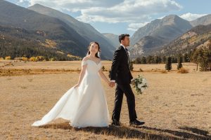 Bride and groom photos at Rocky Mountain National Park by Alicia D'Elia Photography.