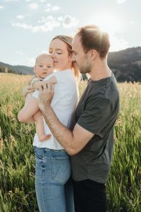 Summer family session in Boulder, Colorado by Alicia D'Elia Photography.